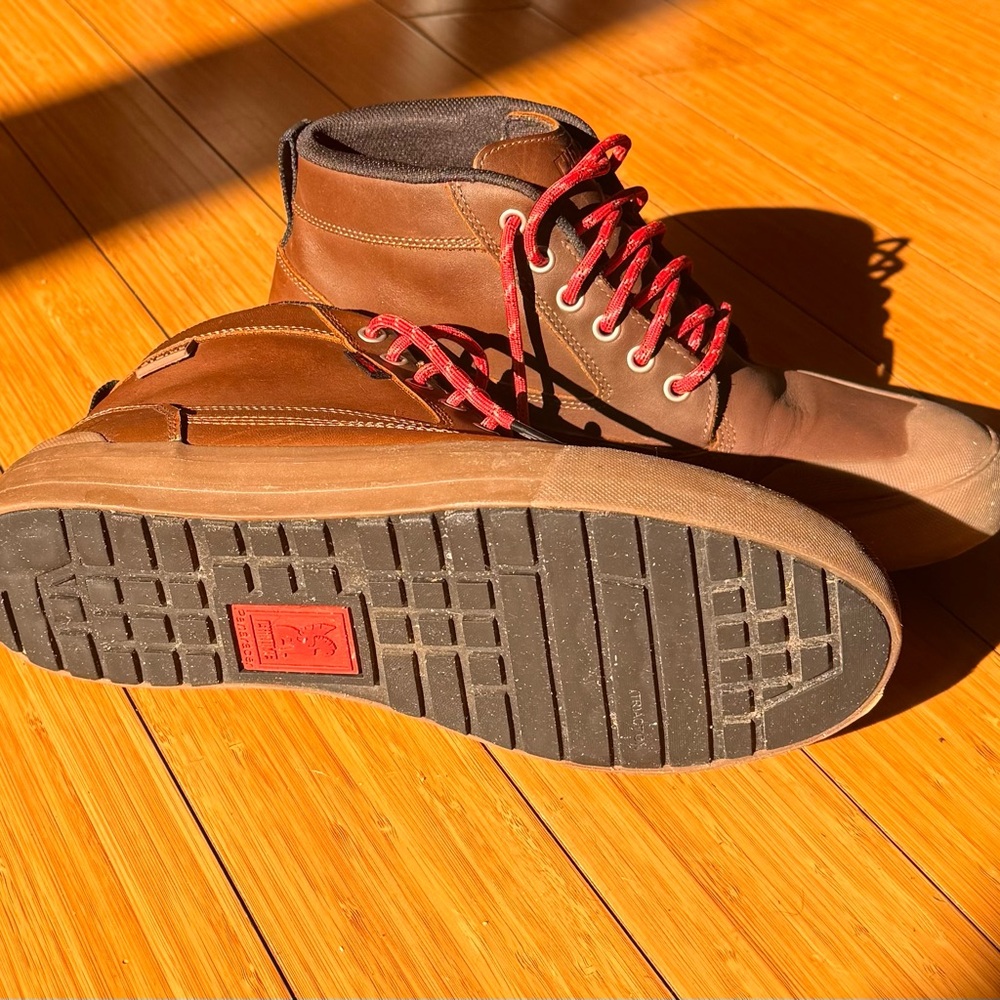 Chrome Industries STORM 415 TRACTION BOOT - Picture 2 of 5